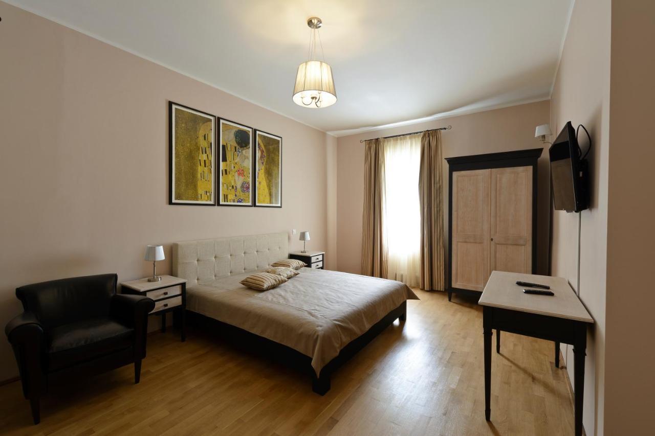 Pensiunea Elphin Guest house 4*