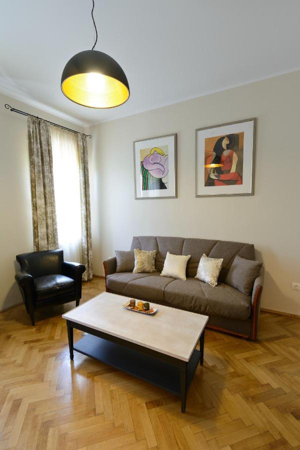 Pensiunea Elphin Guest house